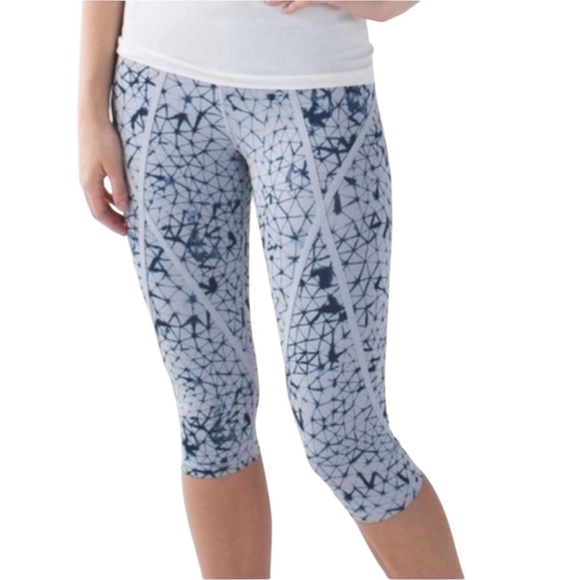 Lululemon Legging Size 6 Blue Pattern Stretchy Active Pants Zipper Pocket - Picture 6 of 6